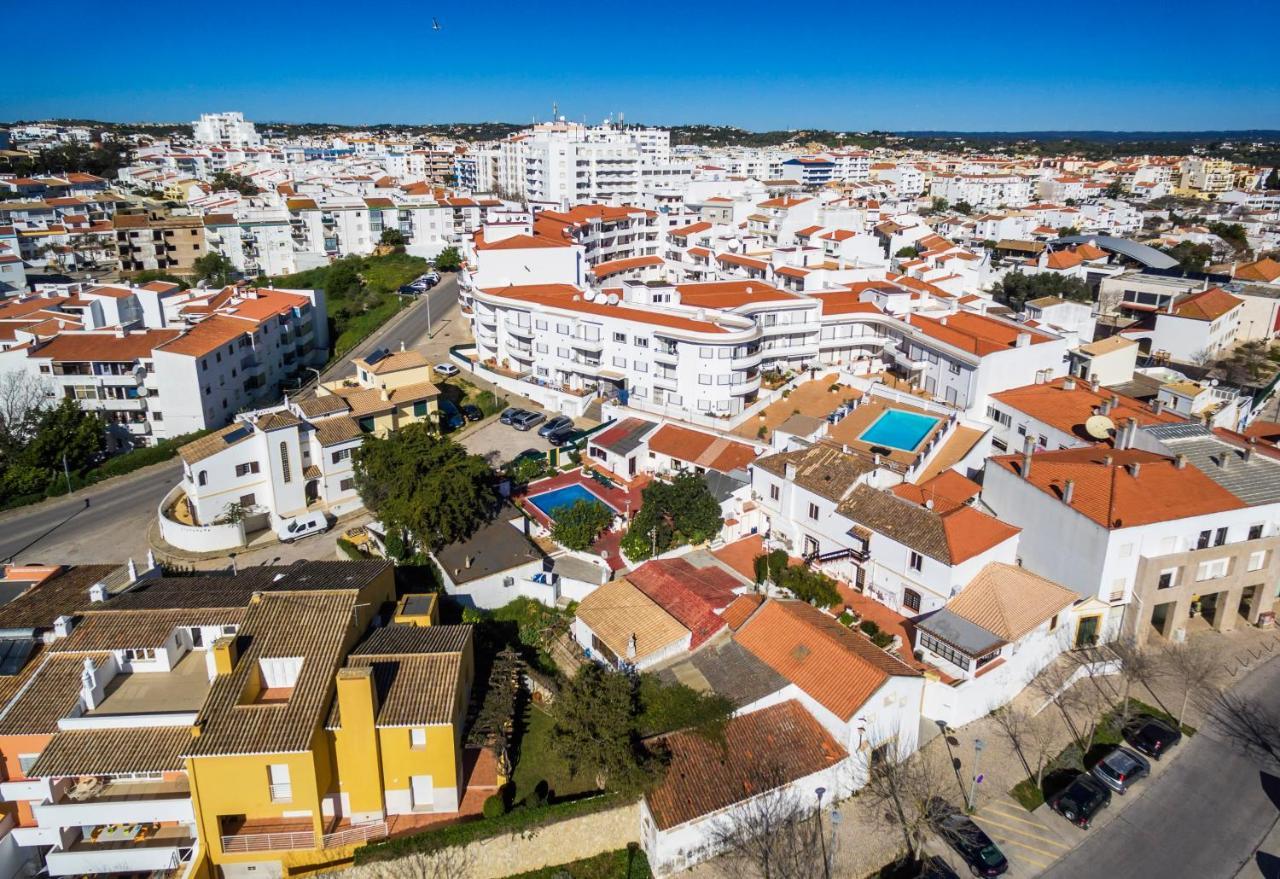 Apartamentos A Cerca Lagos Bagian luar foto